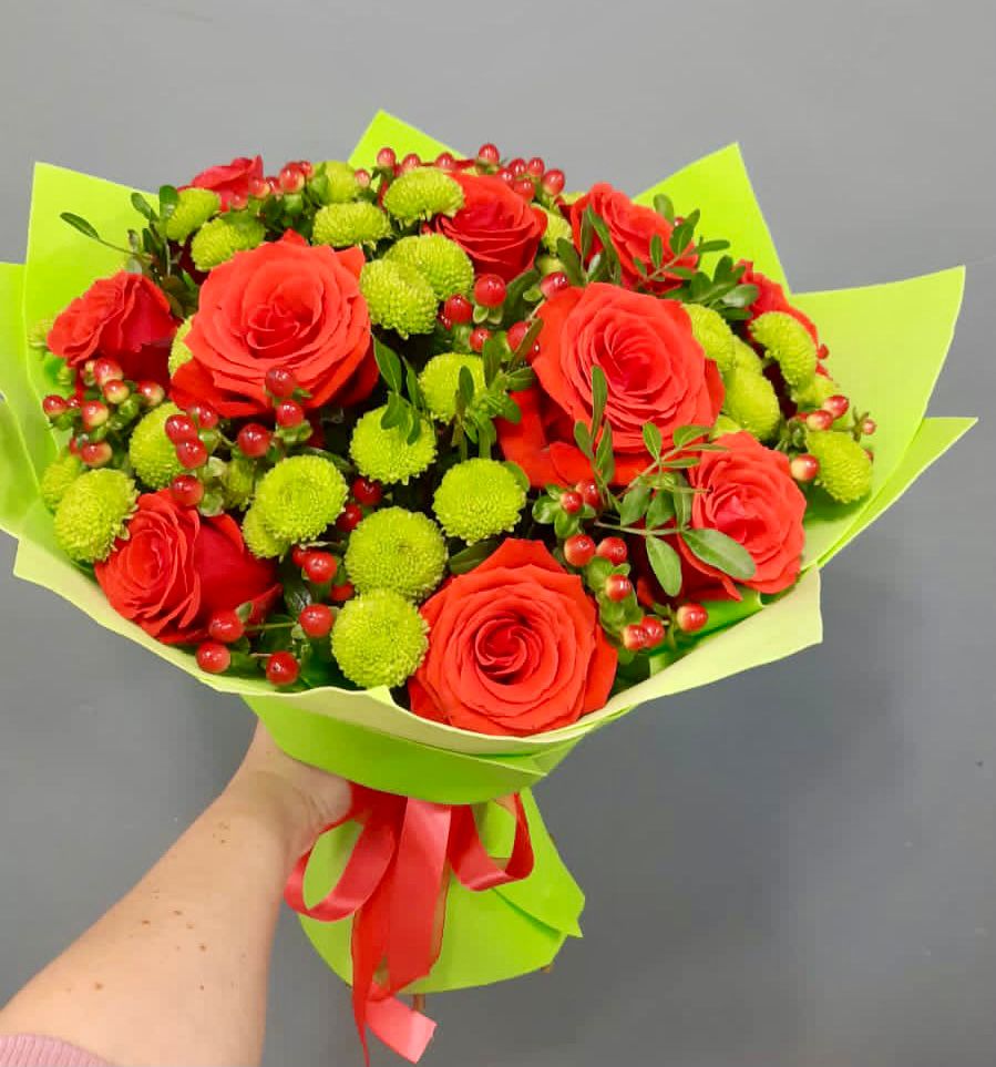 Букет цветов из: Хризантемы и Розы в Рыбхоз