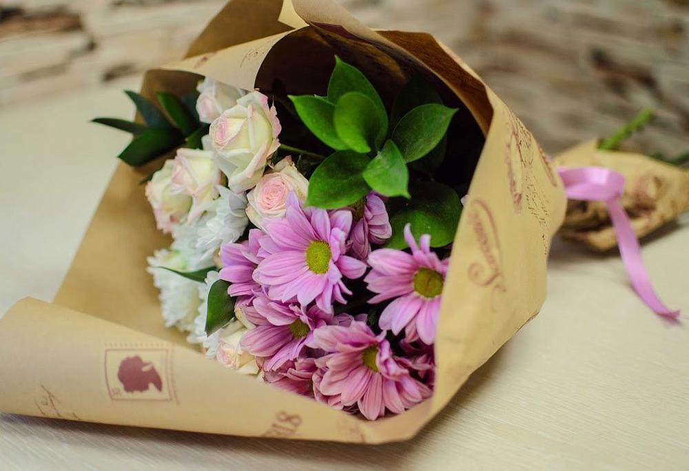 Букет цветов из: Розы и Хризантемы в Рыбхоз