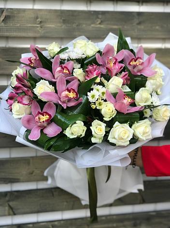 Букет цветов из: Розы и Хризантемы в Рыбхоз