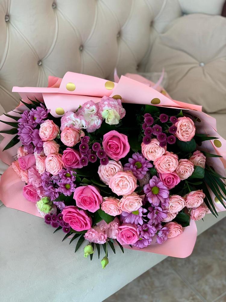 Букет цветов из: Хризантемы, Розы и Лизиантусы в Рыбхоз