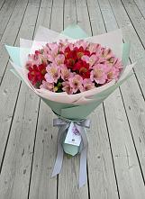 Букет цветов из:  Альстромерии в Рыбхоз