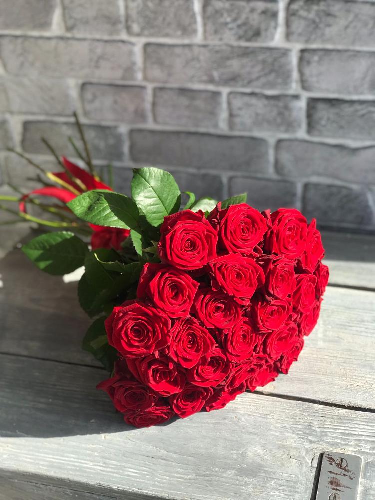 Букет Красные розы Фридом в Рыбхоз