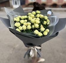 Букет Белые кустовые розы Солинеро в Рыбхоз
