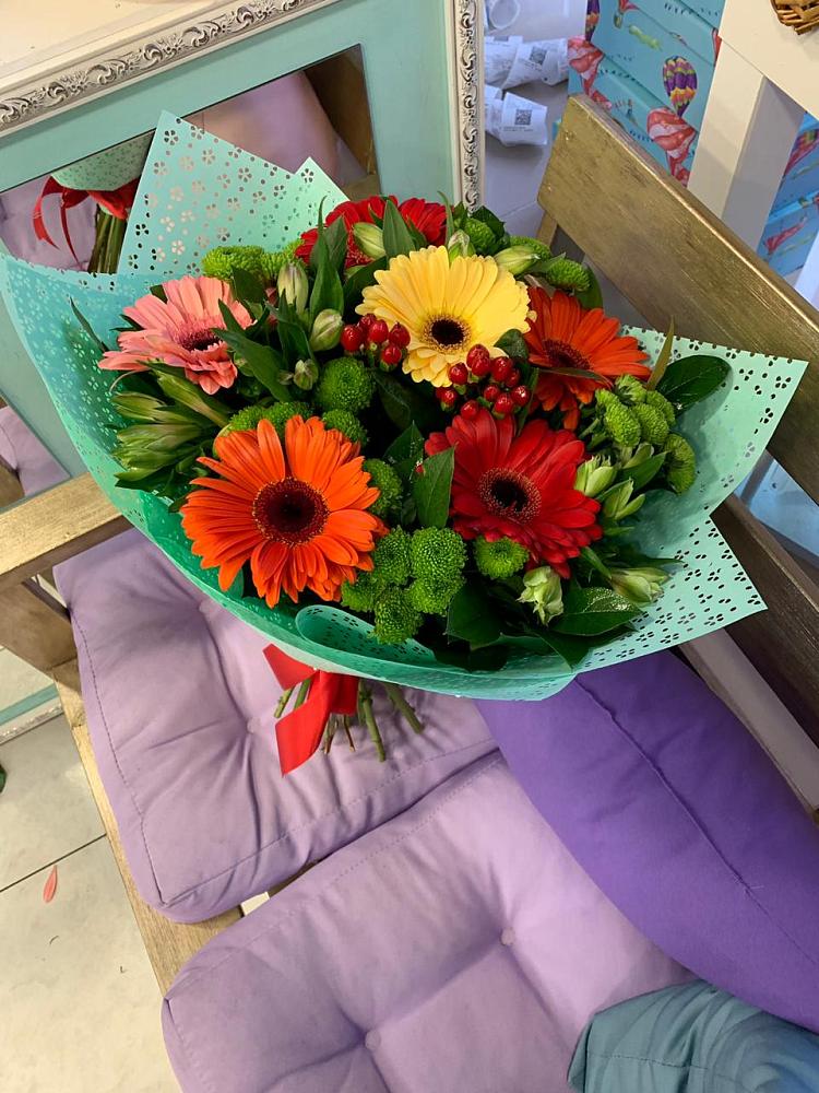 Букет цветов из: Герберы, Хризантемы и Альстромерии в Рыбхоз