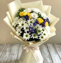 Букет цветов из:  Ирисы, Хризантемы и Розы в Рыбхоз