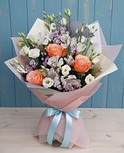 Букет цветов из:  Лизиантусы, Розы, Альстромерии и Гипсофила в Рыбхоз