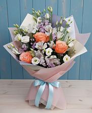 Букет цветов из:  Лизиантусы, Розы, Альстромерии и Гипсофила в Рыбхоз