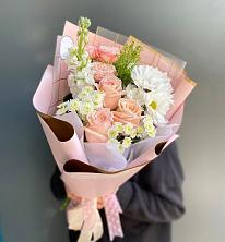 Букет цветов из:  Хризантемы и Розы в Рыбхоз