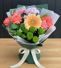 Букет цветов из:  Гвоздики, Розы, Герберы и Хризантемы в Рыбхоз