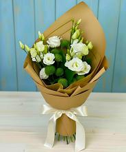 Букет цветов из:  Хризантемы и Лизиантусы в Рыбхоз