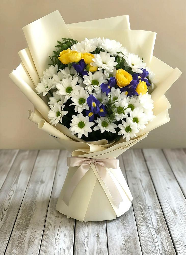 Букет цветов из: Ирисы, Хризантемы и Розы в Рыбхоз